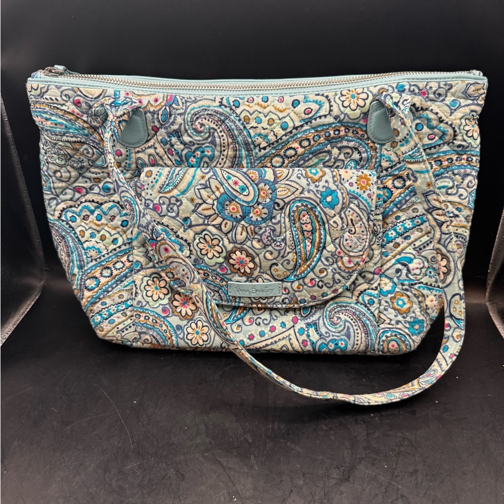 Vera Bradley Shoulder Bag Daisy Dot Paisley ~ Quilted Bag ~ Front Pocket -Quilt